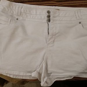 Woman's shorts